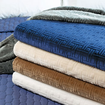 LodgMate 100% Polyester Sculptured Plush Blankets
