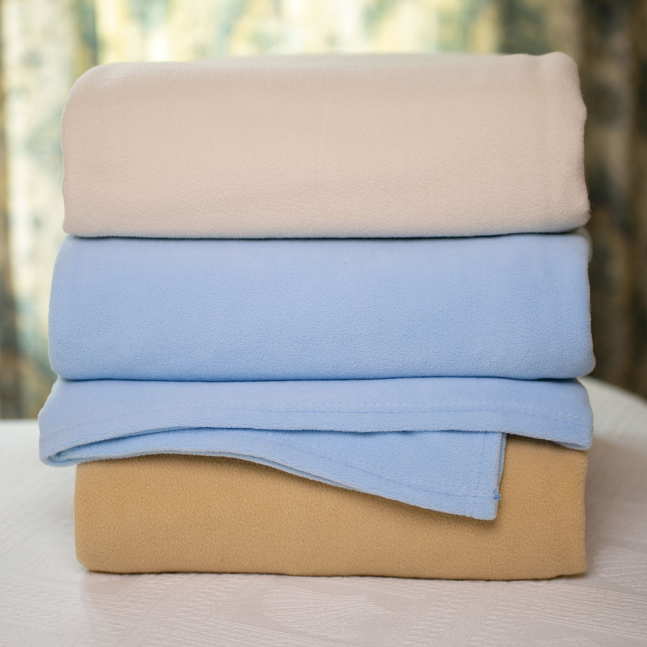 LodgMate Polar Fleece Hotel Blankets For Triple Sheeting Middle Layer