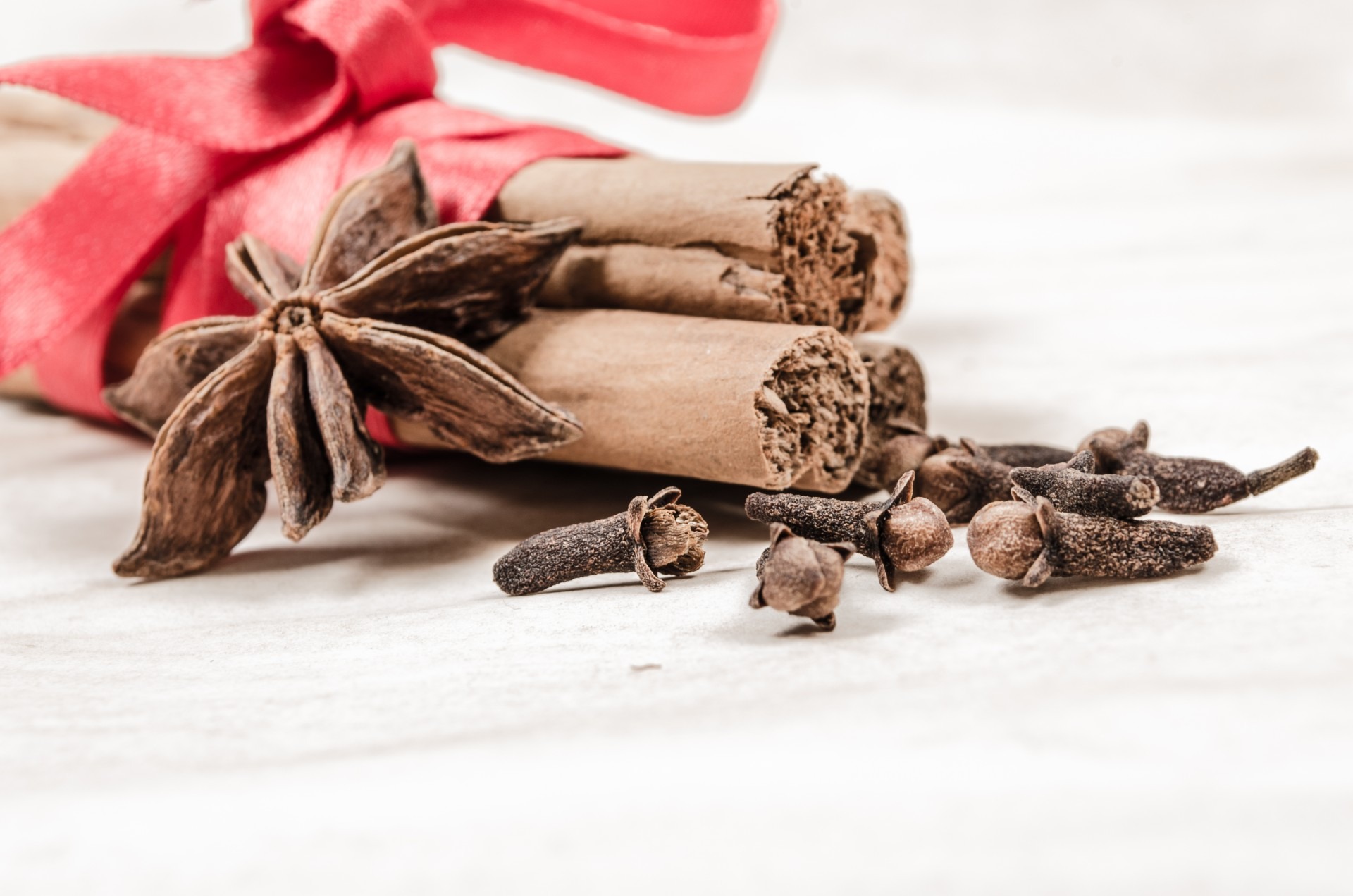 red-winter-spices-decoration